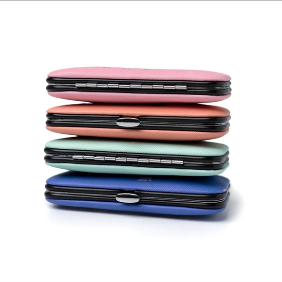 2/$10 Olivia Moss Mani Pedi Ready 6 Piece Nail Kit - Picture 5 of 8